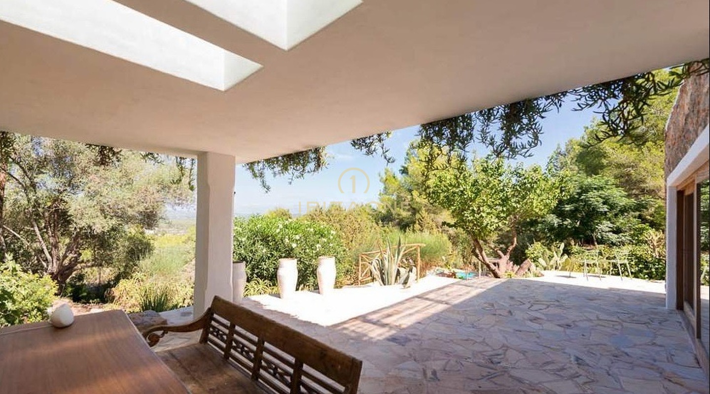 Proprietà ristrutturata in vendita nella campagna vicino alla città di Ibiza