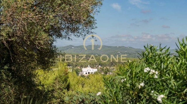 Proprietà ristrutturata in vendita nella campagna vicino alla città di Ibiza