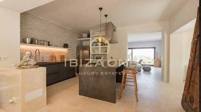 Propiedad reformada en el campo cerca de Ibiza ciudad en venta
