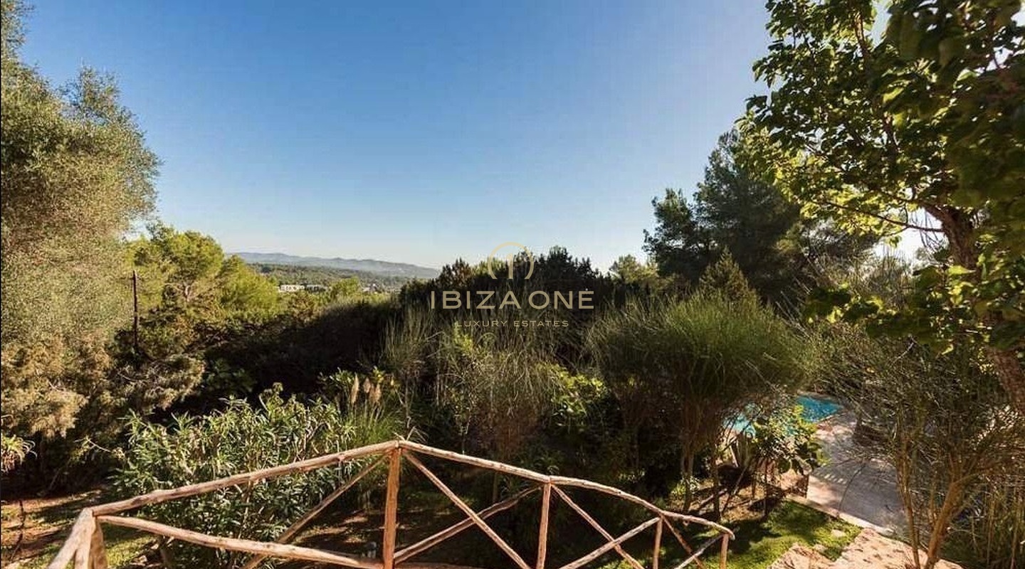 Proprietà ristrutturata in vendita nella campagna vicino alla città di Ibiza