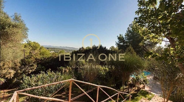 Gerenoveerde woning op het platteland nabij Ibiza-stad te koop
