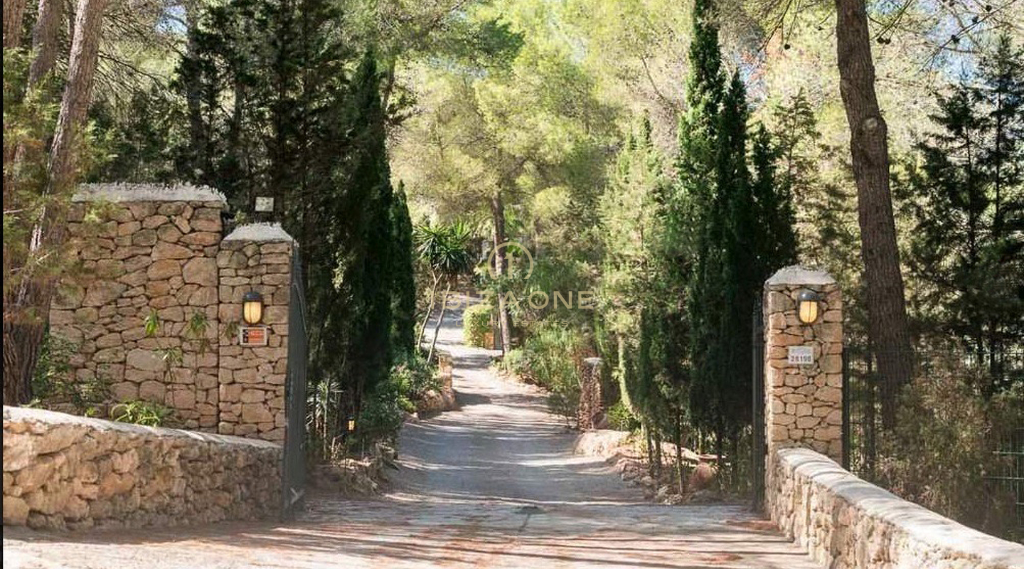 Renovated property in the countryside near Ibiza town for sale