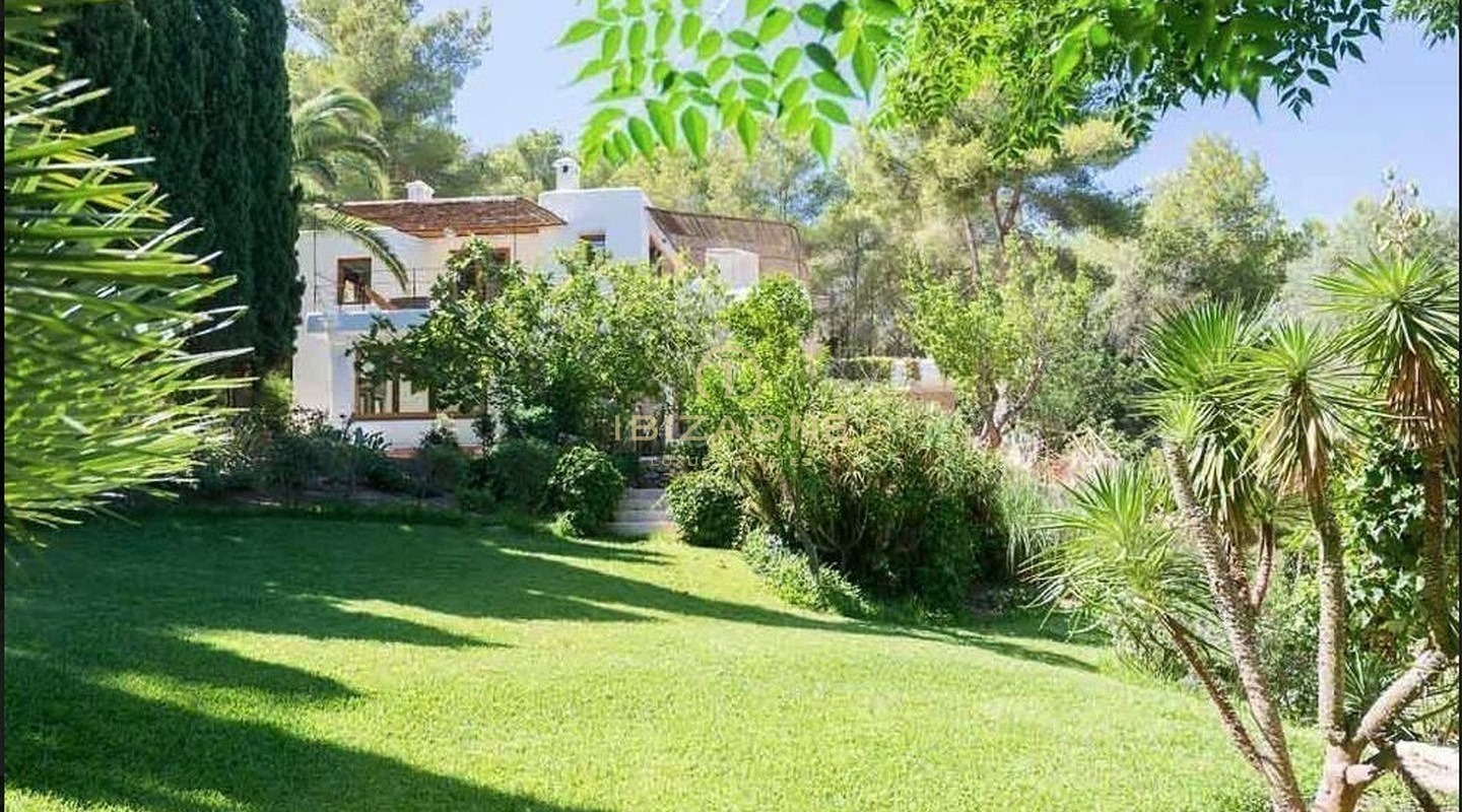 Proprietà ristrutturata in vendita nella campagna vicino alla città di Ibiza