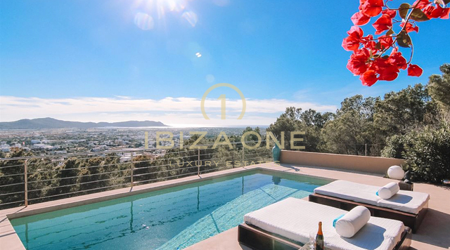 Luxus Villa mit Panoramablick über das Meer, Dalt Vila und Formentera zum Verkauf