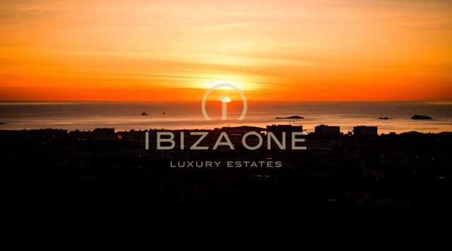 Luxe villa met panoramisch uitzicht over de zee, Dalt Vila en Formentera te koop