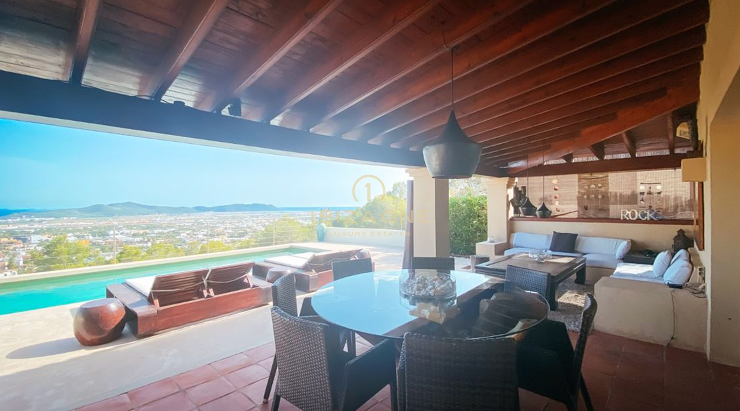 Luxe villa met panoramisch uitzicht over de zee, Dalt Vila en Formentera te koop