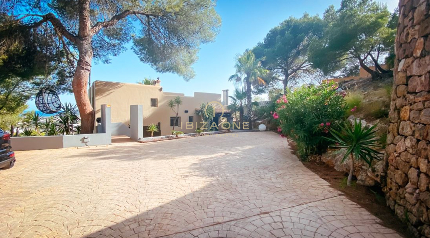 Luxe villa met panoramisch uitzicht over de zee, Dalt Vila en Formentera te koop