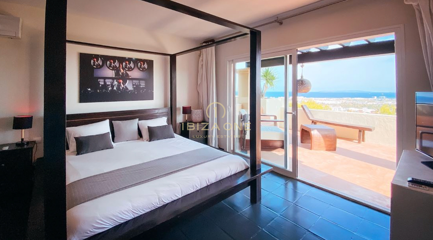 Luxe villa met panoramisch uitzicht over de zee, Dalt Vila en Formentera te koop