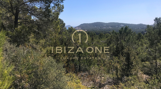Groot luxe perceel met uitgestrekte grond, bouwbeperkingen en uitzicht op zee te koop, Ibiza - een zeldzame kans op een bevoorrechte locatie te koop, Ibiza