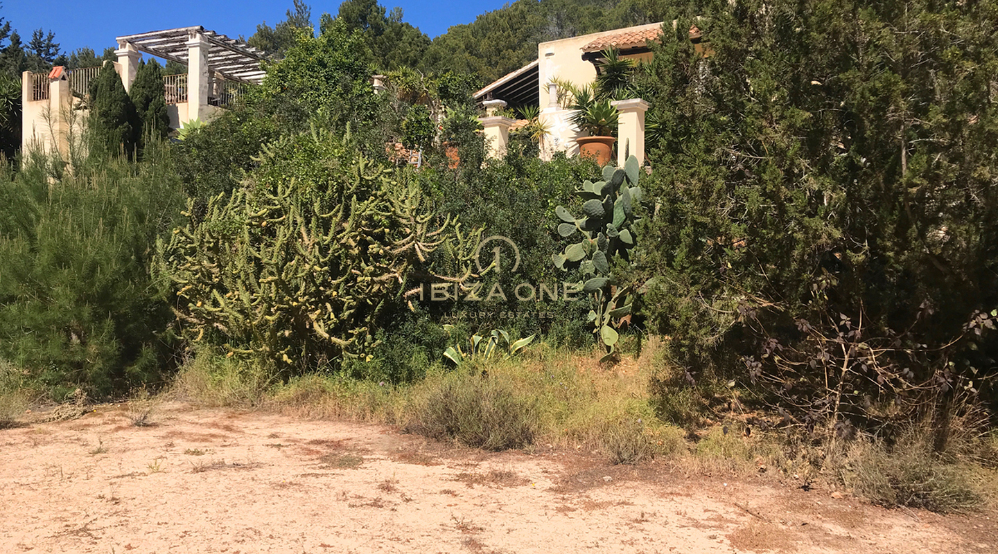 Groot luxe perceel met uitgestrekte grond, bouwbeperkingen en uitzicht op zee te koop, Ibiza - een zeldzame kans op een bevoorrechte locatie te koop, Ibiza
