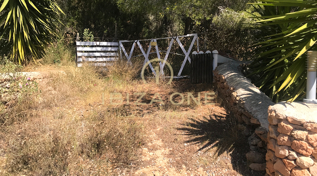 Gran terreno de lujo con amplio terreno, restricciones de construcción y vistas al mar en venta, Ibiza - una oportunidad única en una ubicación privilegiada en venta, Ibiza