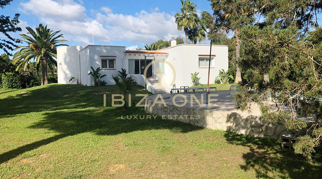 Grande propriété proche de la plage à vendre