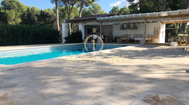 Grande propriété proche de la plage à vendre