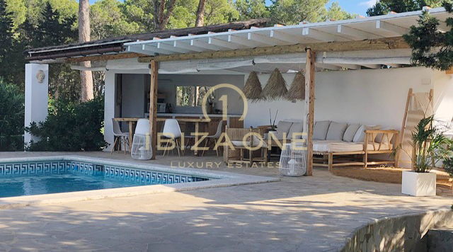 Grande propriété proche de la plage à vendre