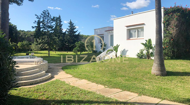 Grande propriété proche de la plage à vendre