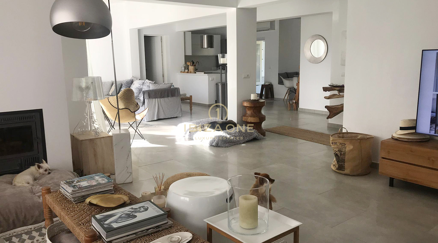 Grande propriété proche de la plage à vendre