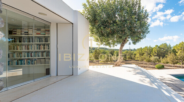 Renovierte 500 Jahre alte Finca mit Blick auf die Landschaft von Ibiza zum Verkauf