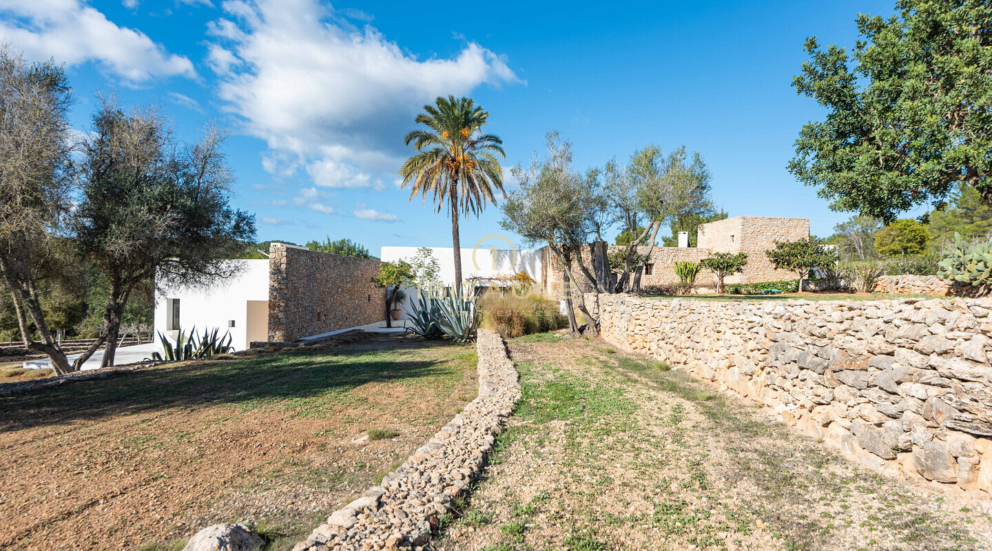 Renovierte 500 Jahre alte Finca mit Blick auf die Landschaft von Ibiza zum Verkauf