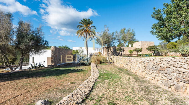 Finca ristrutturata di 500 anni fa con vista sulla campagna di Ibiza in vendita