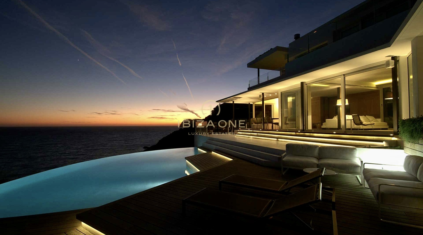 Een luxe toevluchtsoord aan zee in het exclusieve Vista Alegre te huur, Ibiza