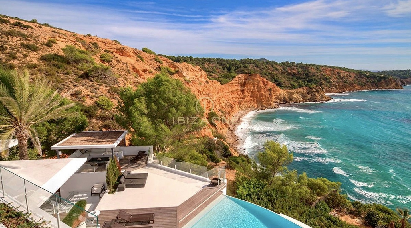 Resort privato con accesso diretto al mare nella più prestigiosa comunità residenziale recintata di Ibiza, Vista Alegre, in affitto.