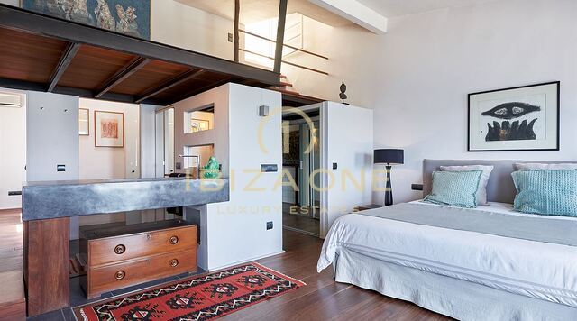 First line townhouse with a restaurant on the yacht harbour of Ibiza for sale