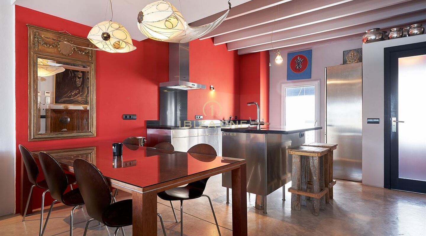 Casa a schiera di prima linea con un ristorante in vendita sul porto turistico di Ibiza