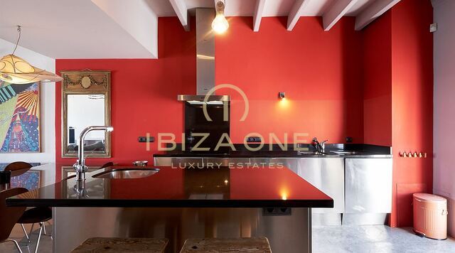 تاون هاوس على الخط الأول مع مطعم على ميناء اليخوت في إيبيزا للبيع