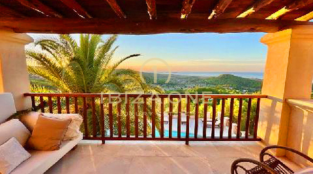 Vues à couper le souffle sur la mer et couchers de soleil époustouflants – Charmante villa avec piscine d'eau salée et licence touristique à vendre, Ibiza - Vues à couper le souffle sur la mer et couchers de soleil époustouflants – Charmante villa avec piscine d'eau salée et licence touristique à louer, Ibiza