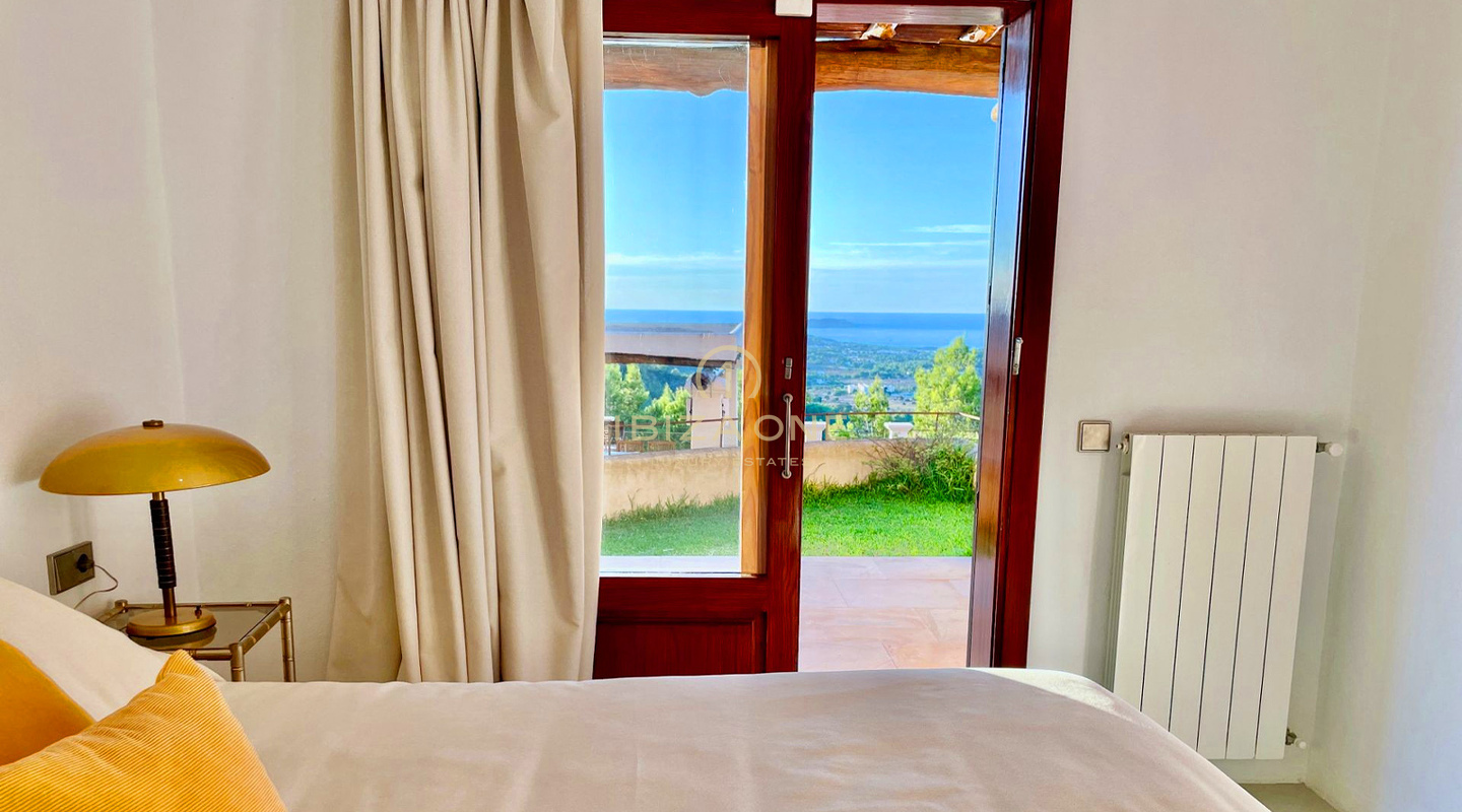 Vues à couper le souffle sur la mer et couchers de soleil époustouflants – Charmante villa avec piscine d'eau salée et licence touristique à vendre, Ibiza - Vues à couper le souffle sur la mer et couchers de soleil époustouflants – Charmante villa avec piscine d'eau salée et licence touristique à louer, Ibiza