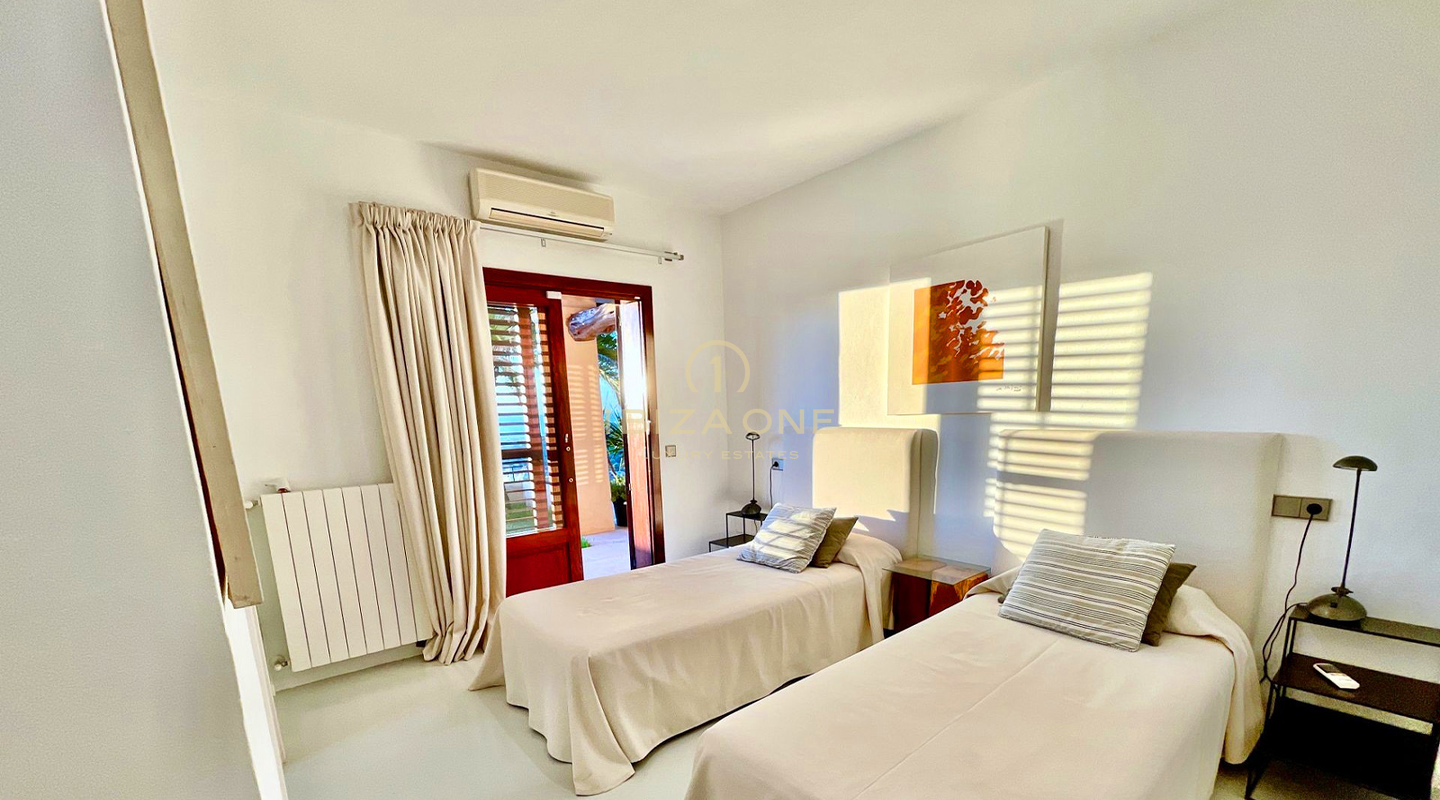 Atemberaubende Meerblicke und atemberaubende Sonnenuntergänge – Charmante Villa mit Salzwasserpool und Touristenlizenz zu verkaufen, Ibiza - Atemberaubende Meerblicke und atemberaubende Sonnenuntergänge – Charmante Villa mit Salzwasserpool und Touristenlizenz zu vermieten, Ibiza