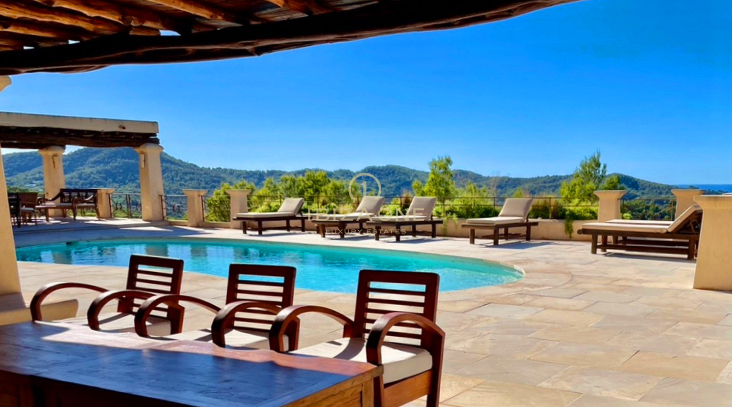 Atemberaubende Meerblicke und atemberaubende Sonnenuntergänge – Charmante Villa mit Salzwasserpool und Touristenlizenz zu verkaufen, Ibiza - Atemberaubende Meerblicke und atemberaubende Sonnenuntergänge – Charmante Villa mit Salzwasserpool und Touristenlizenz zu vermieten, Ibiza