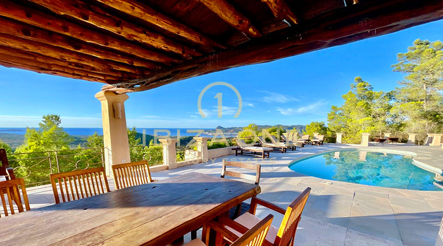 Vues à couper le souffle sur la mer et couchers de soleil époustouflants – Charmante villa avec piscine d'eau salée et licence touristique à vendre, Ibiza - Vues à couper le souffle sur la mer et couchers de soleil époustouflants – Charmante villa avec piscine d'eau salée et licence touristique à louer, Ibiza