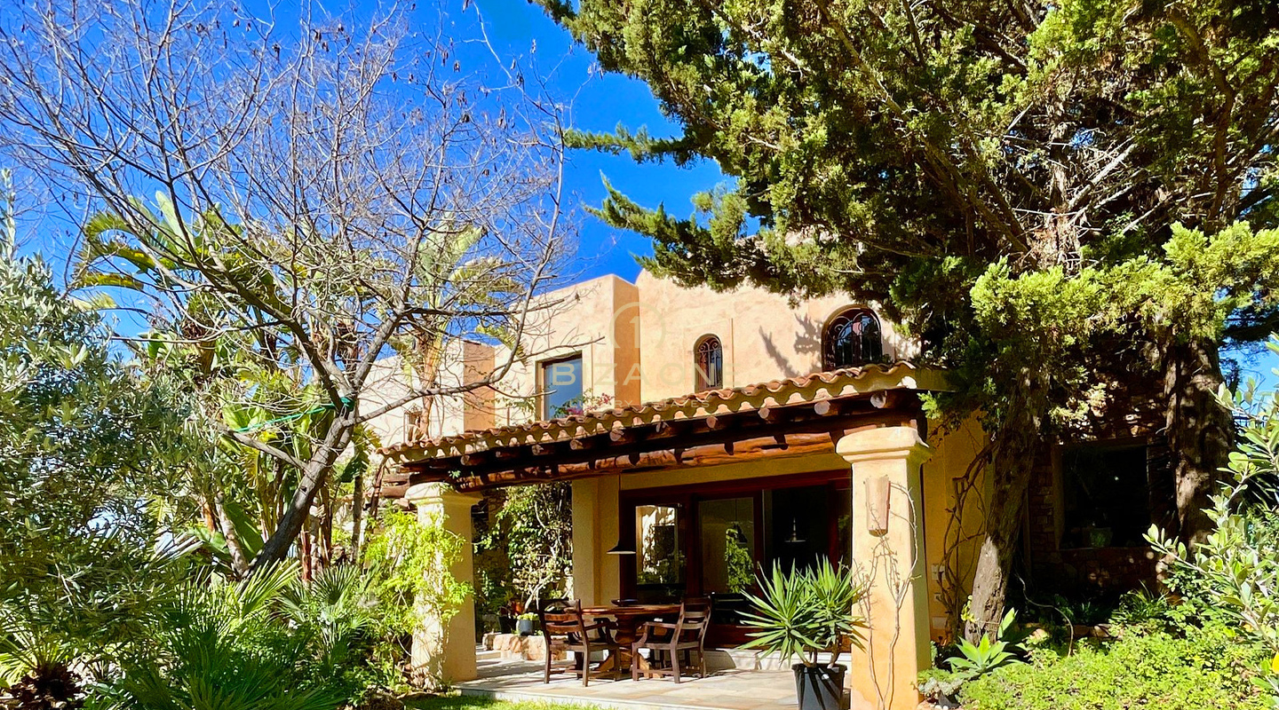 Atemberaubende Meerblicke und atemberaubende Sonnenuntergänge – Charmante Villa mit Salzwasserpool und Touristenlizenz zu verkaufen, Ibiza - Atemberaubende Meerblicke und atemberaubende Sonnenuntergänge – Charmante Villa mit Salzwasserpool und Touristenlizenz zu vermieten, Ibiza