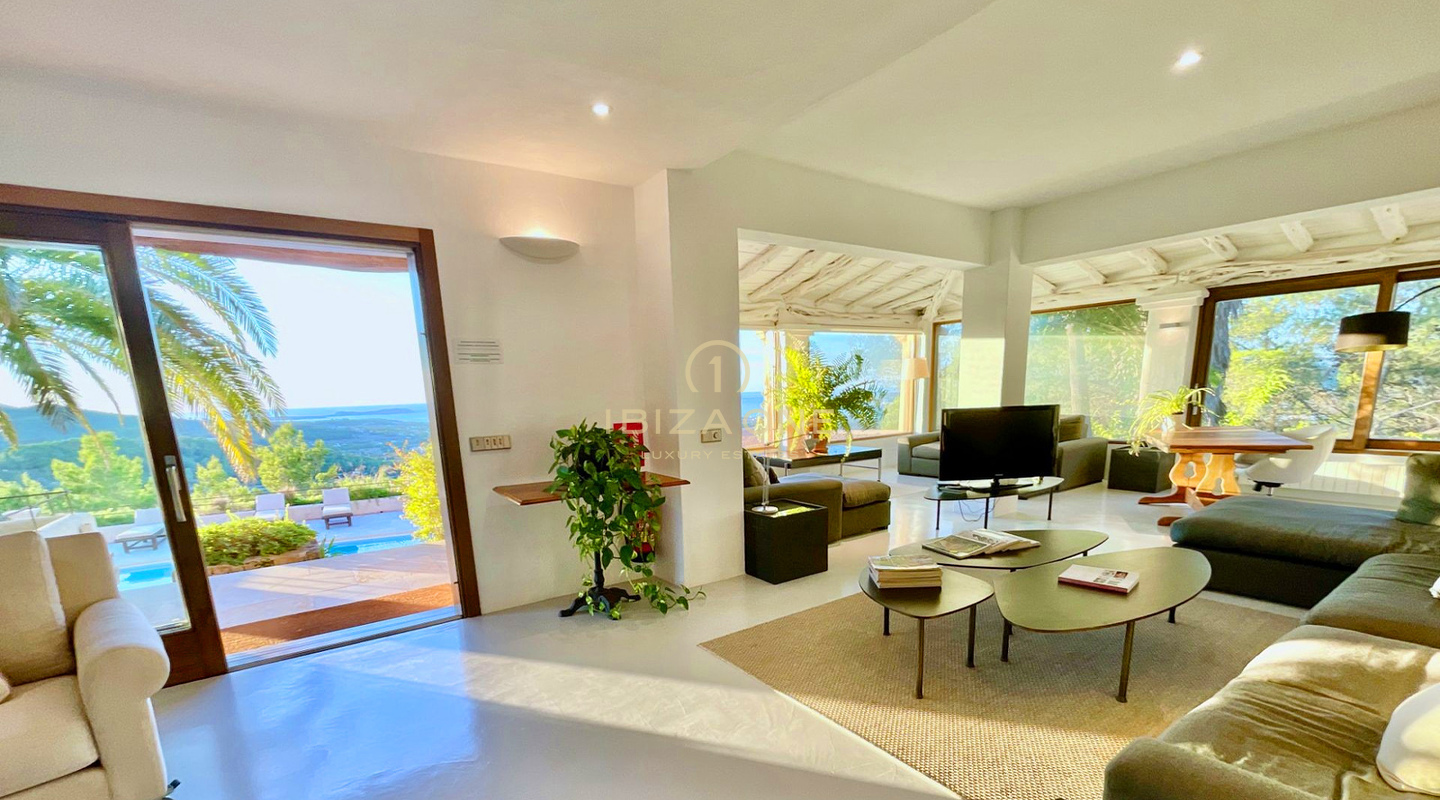 Atemberaubende Meerblicke und atemberaubende Sonnenuntergänge – Charmante Villa mit Salzwasserpool und Touristenlizenz zu verkaufen, Ibiza - Atemberaubende Meerblicke und atemberaubende Sonnenuntergänge – Charmante Villa mit Salzwasserpool und Touristenlizenz zu vermieten, Ibiza