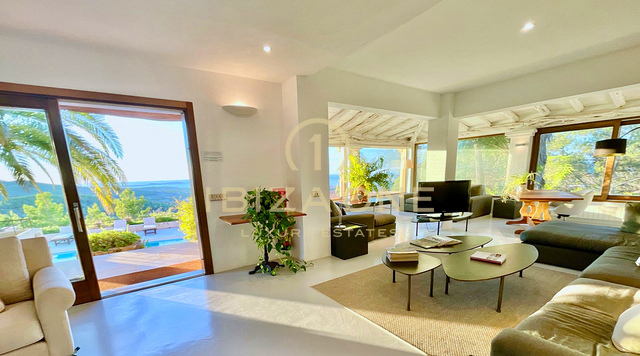 Atemberaubende Meerblicke und atemberaubende Sonnenuntergänge – Charmante Villa mit Salzwasserpool und Touristenlizenz zu verkaufen, Ibiza - Atemberaubende Meerblicke und atemberaubende Sonnenuntergänge – Charmante Villa mit Salzwasserpool und Touristenlizenz zu vermieten, Ibiza