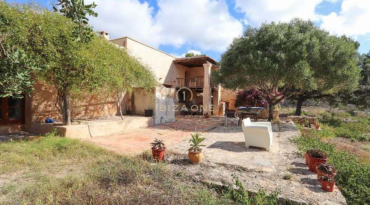 Authentic finca with large plot near Ibiza town for sale