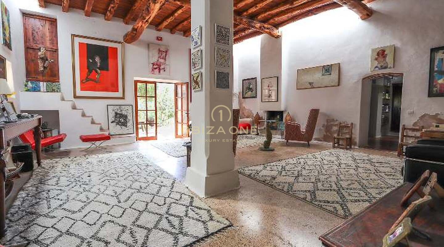 Authentic finca with large plot near Ibiza town for sale