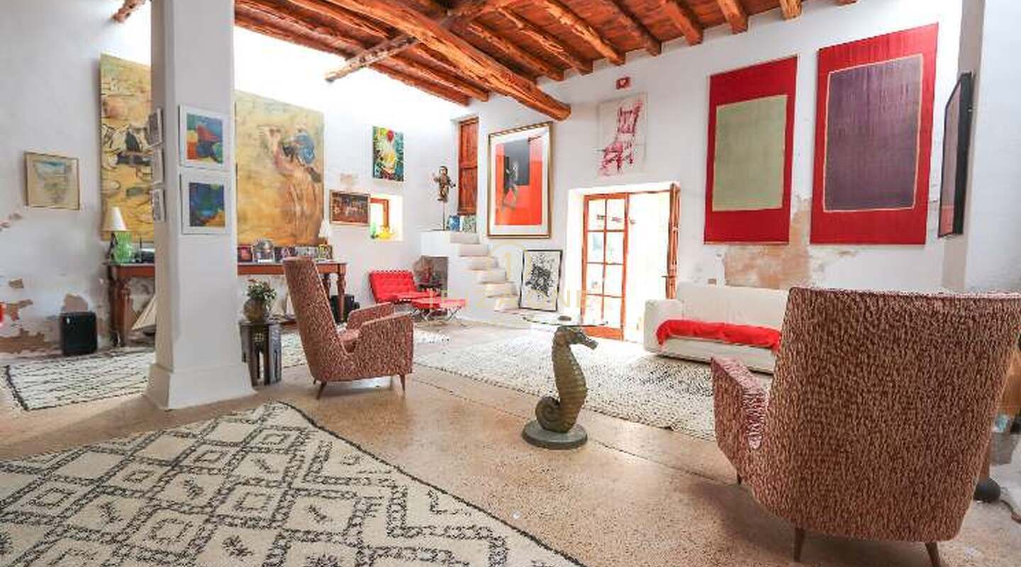Finca authentique avec grand terrain près de la ville d'Ibiza à vendre