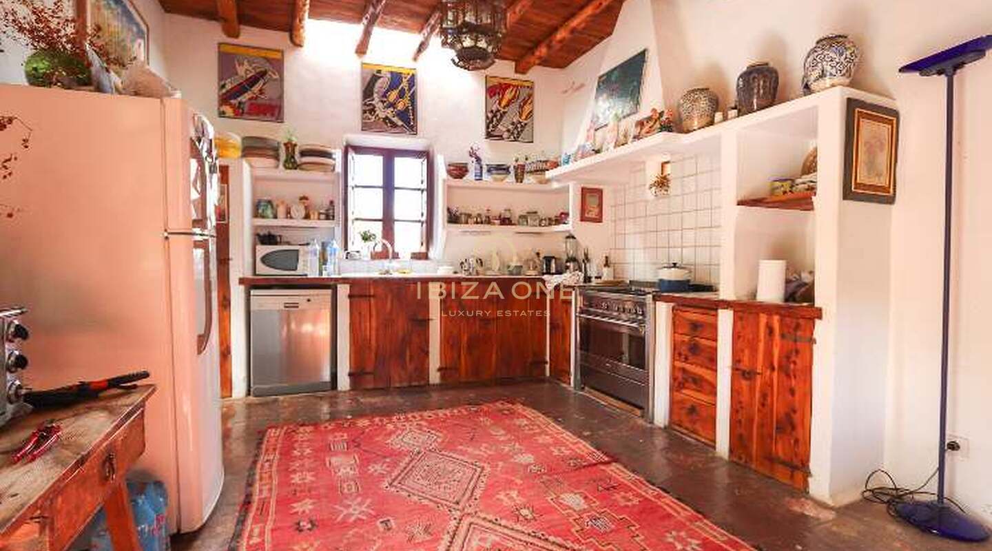 Finca authentique avec grand terrain près de la ville d'Ibiza à vendre