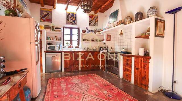 Authentieke finca met groot perceel nabij Ibiza stad te koop