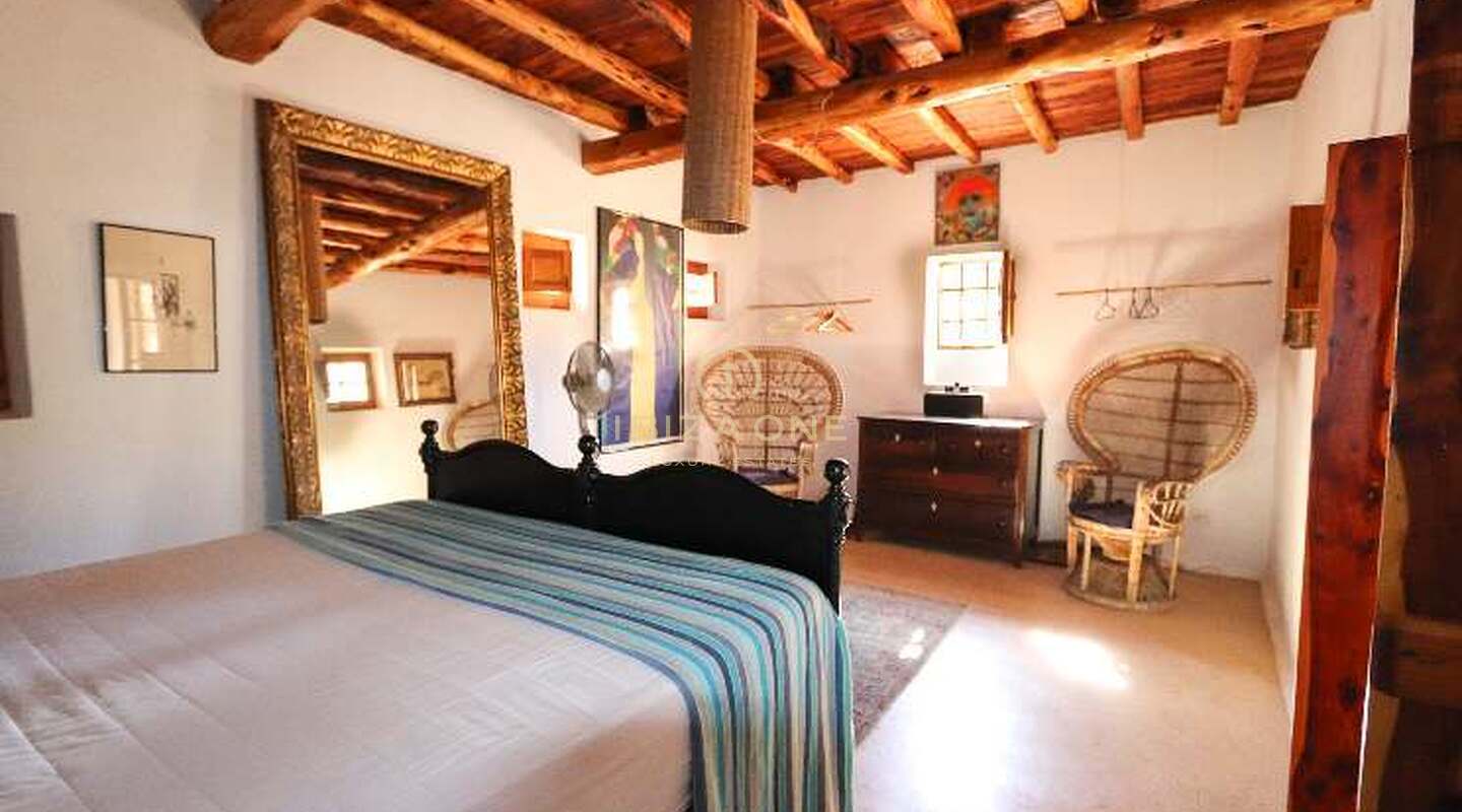 Finca authentique avec grand terrain près de la ville d'Ibiza à vendre