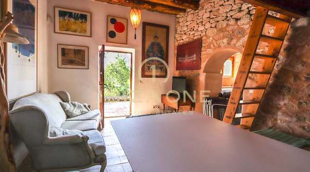 Finca auténtica con gran parcela cerca de Ibiza ciudad en venta