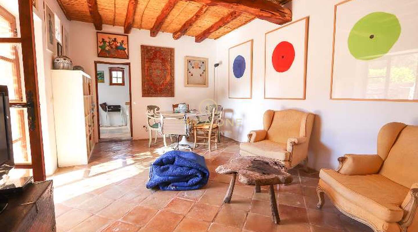 Authentische Finca mit großen Grundstück in der Nähe von Ibiza Stadt zum Verkauf