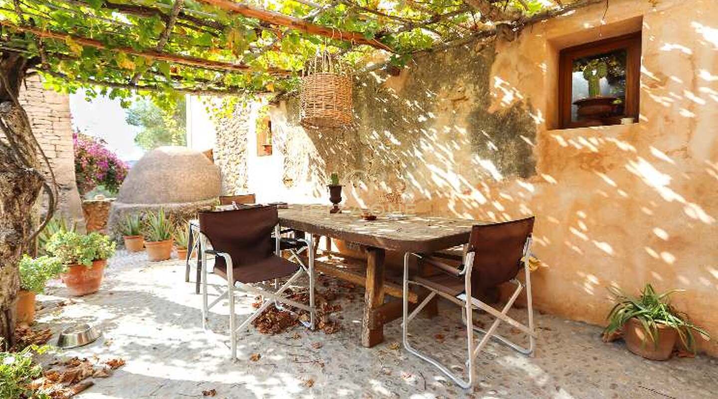 Finca auténtica con gran parcela cerca de Ibiza ciudad en venta