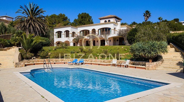 Eccezionale villa di lusso in urbanizzazione recintata con vista sul mare, Formentera e Ibiza città in vendita