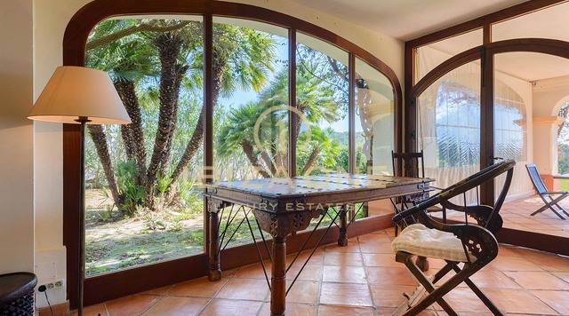 Excepcional villa de lujo en urbanización cerrada con vistas al mar, Formentera e Ibiza ciudad a la venta