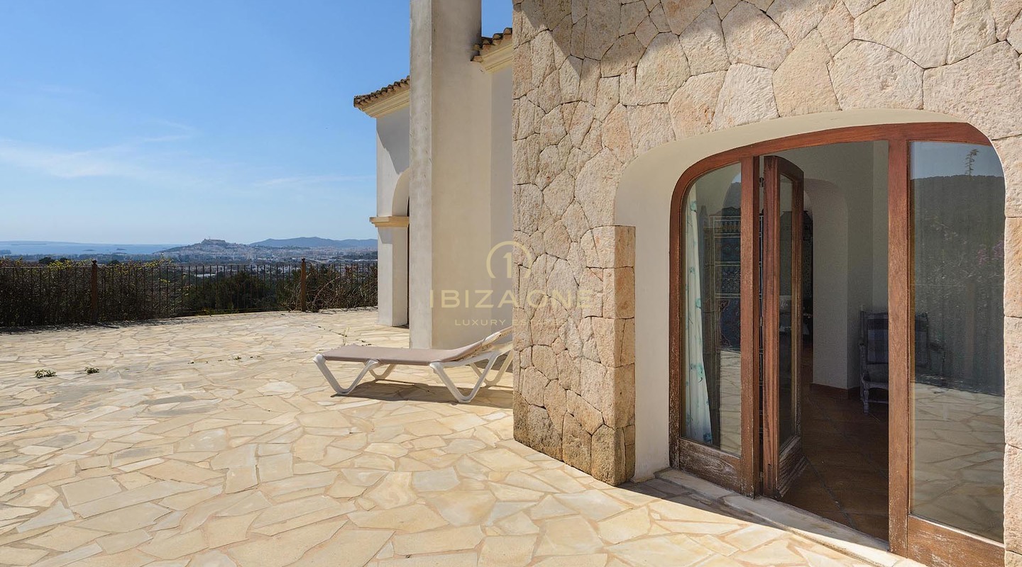 Herausragende Luxus Villa in bewachter Urbanisation mit Blick auf das Meer, Formentera und Ibiza Stadt zum Verkauf