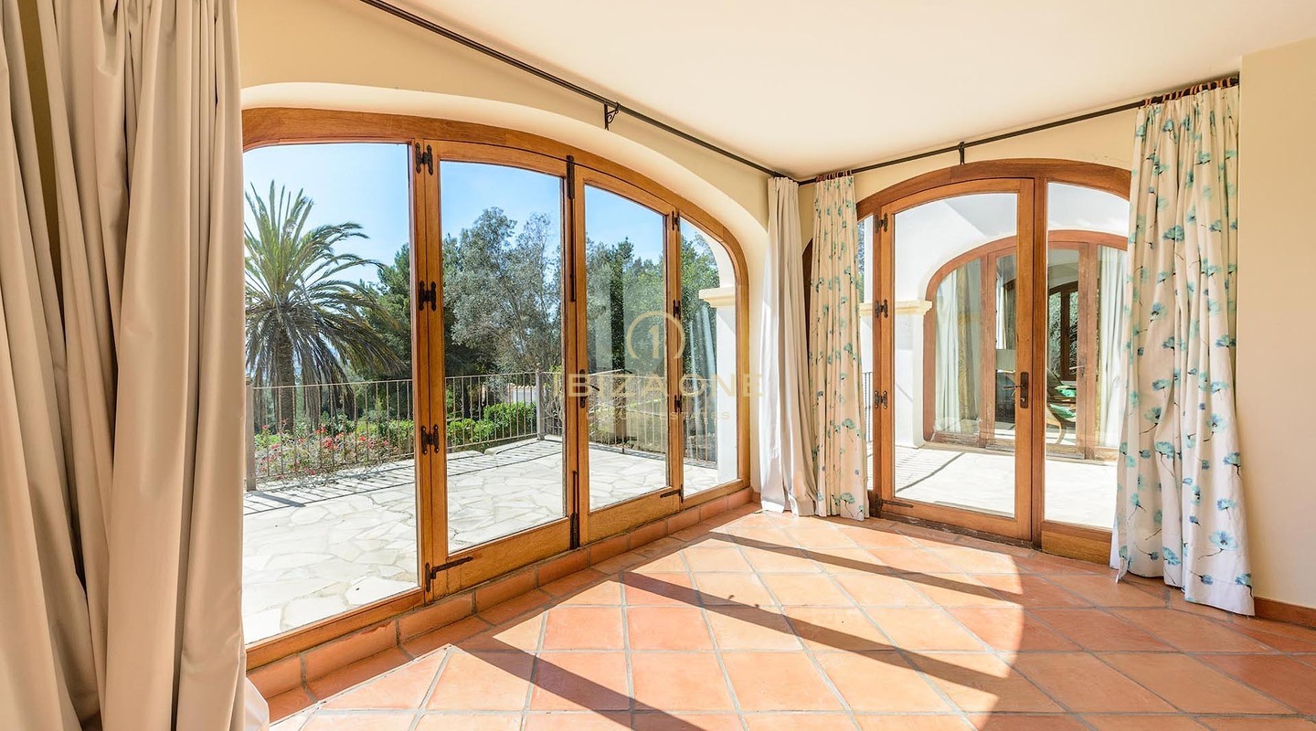 Herausragende Luxus Villa in bewachter Urbanisation mit Blick auf das Meer, Formentera und Ibiza Stadt zum Verkauf