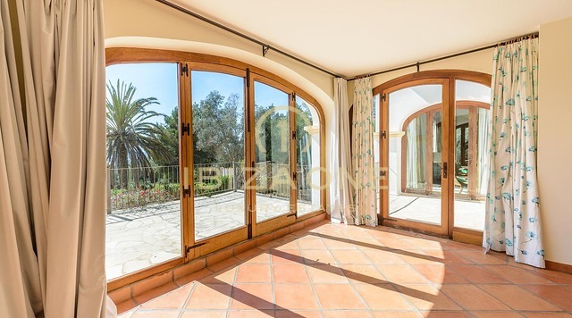 Excepcional villa de lujo en urbanización cerrada con vistas al mar, Formentera e Ibiza ciudad a la venta